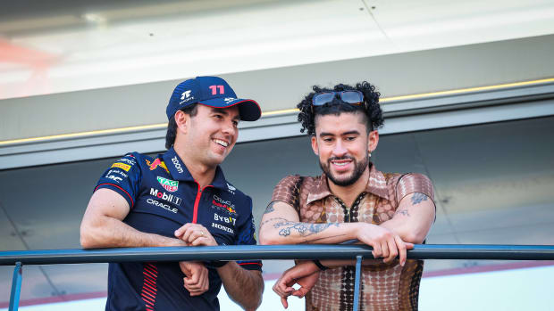 Checo Pérez y Bad Bunny durante el GP de Mónaco del 2023